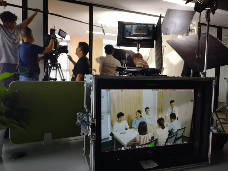 鼓楼区TVC拍摄公司：科技产品视觉化大师，诠释未来感与功能美学