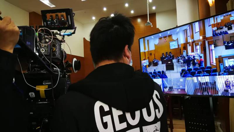 AI生成VS人工创意——鼓楼区广告片拍摄公司的技术浪漫主义实践